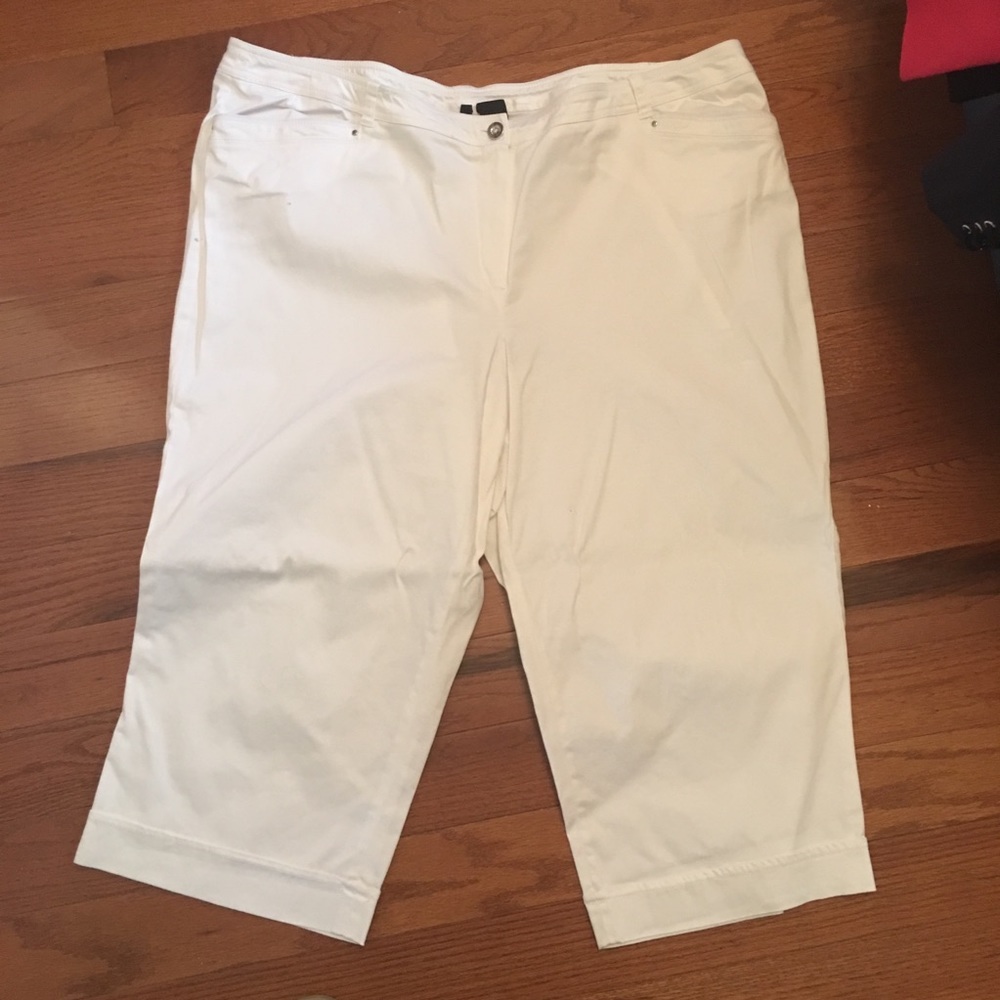 New Direction Cuffed Capris SZ 22 GUC